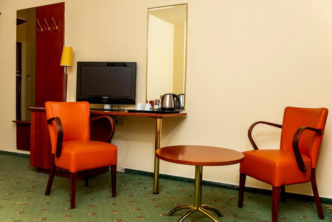 Gastland M0 Hotel & Conference Center Szigetszentmiklos Ngoại thất bức ảnh