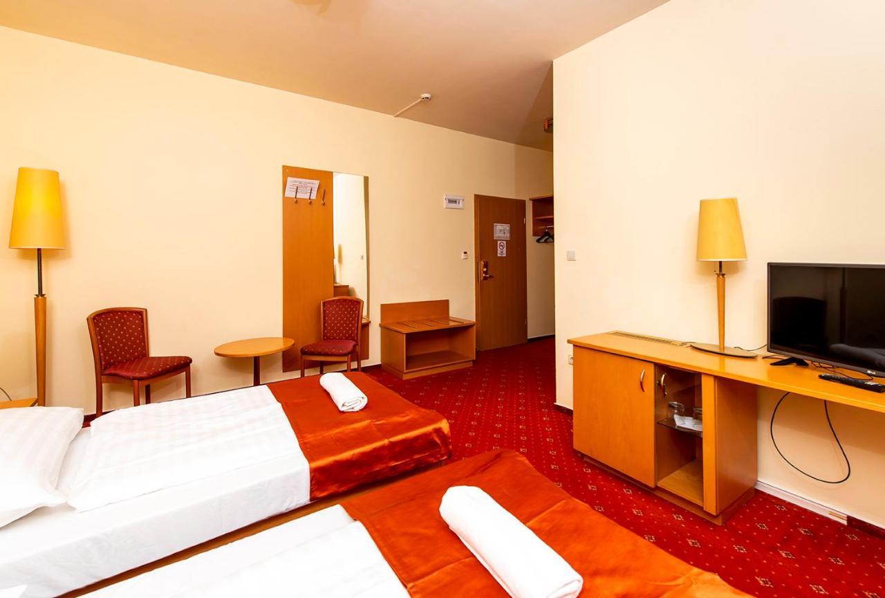 Gastland M0 Hotel & Conference Center Szigetszentmiklos Ngoại thất bức ảnh