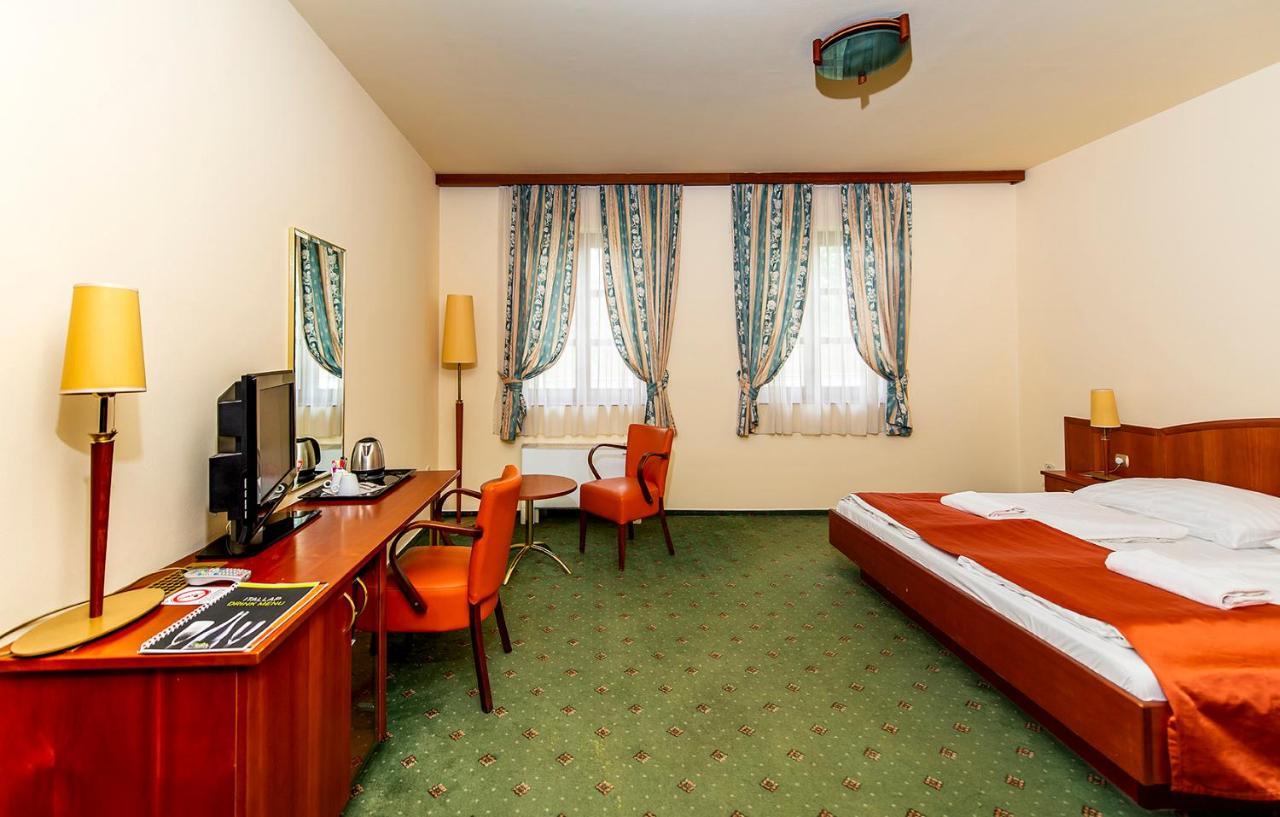 Gastland M0 Hotel & Conference Center Szigetszentmiklos Ngoại thất bức ảnh