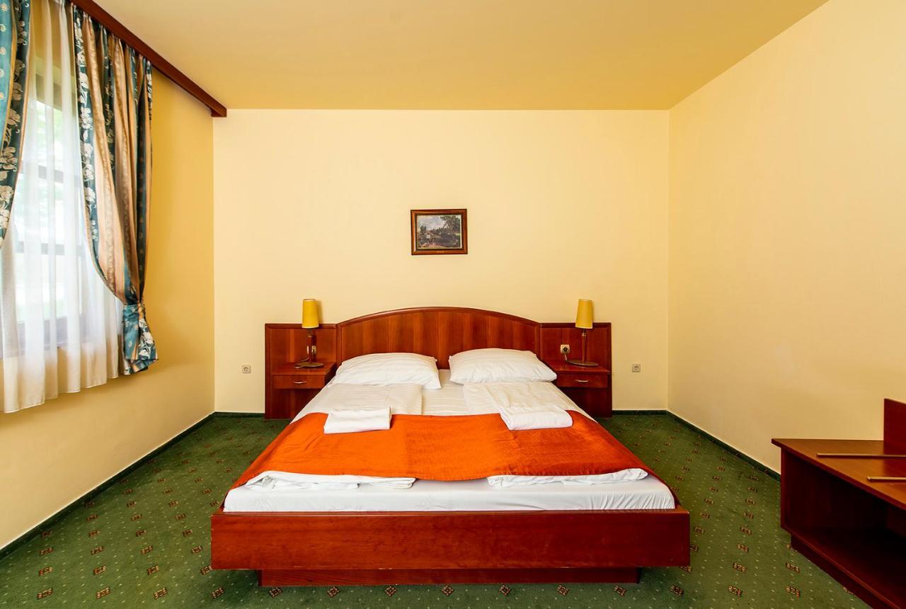 Gastland M0 Hotel & Conference Center Szigetszentmiklos Ngoại thất bức ảnh