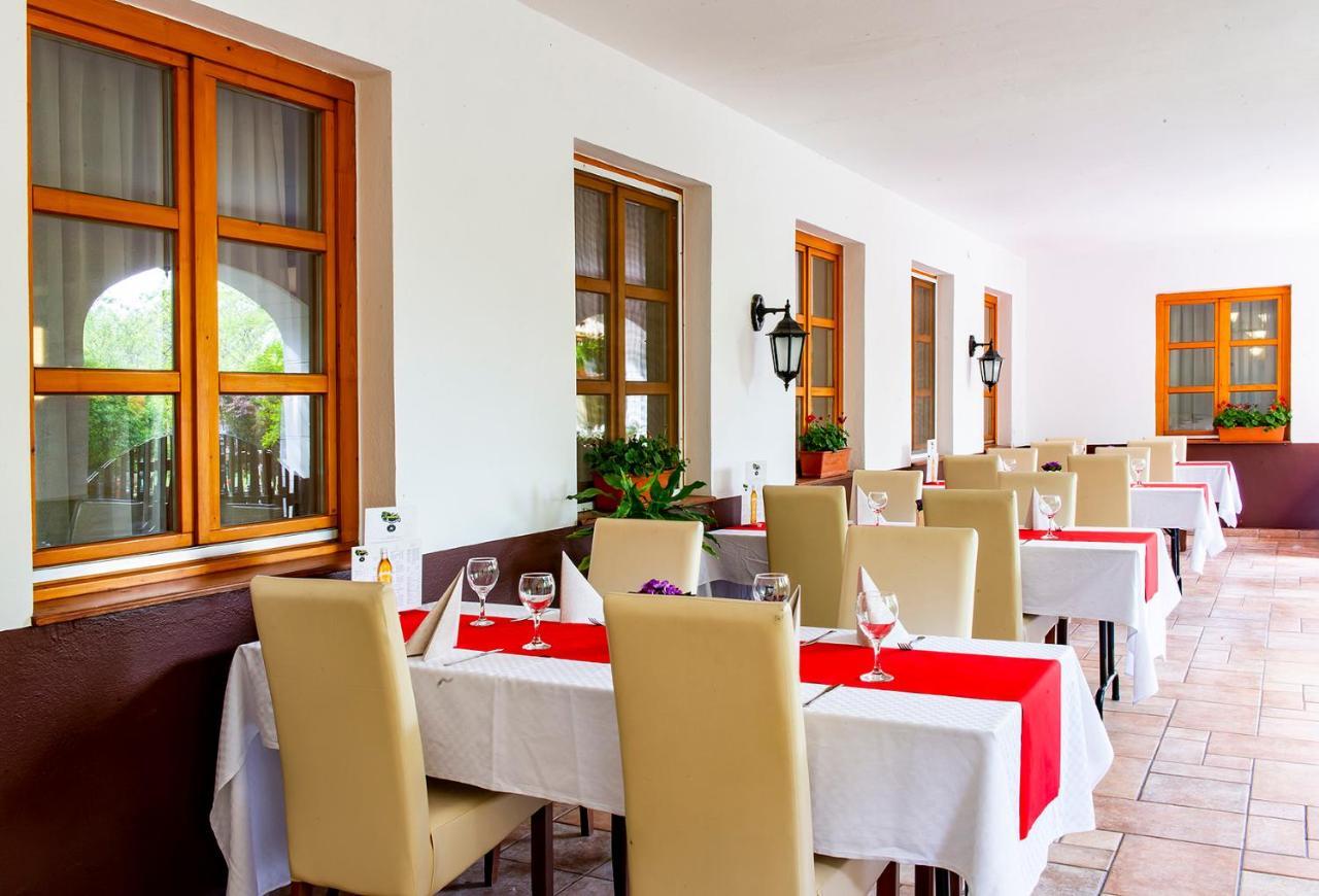Gastland M0 Hotel & Conference Center Szigetszentmiklos Ngoại thất bức ảnh