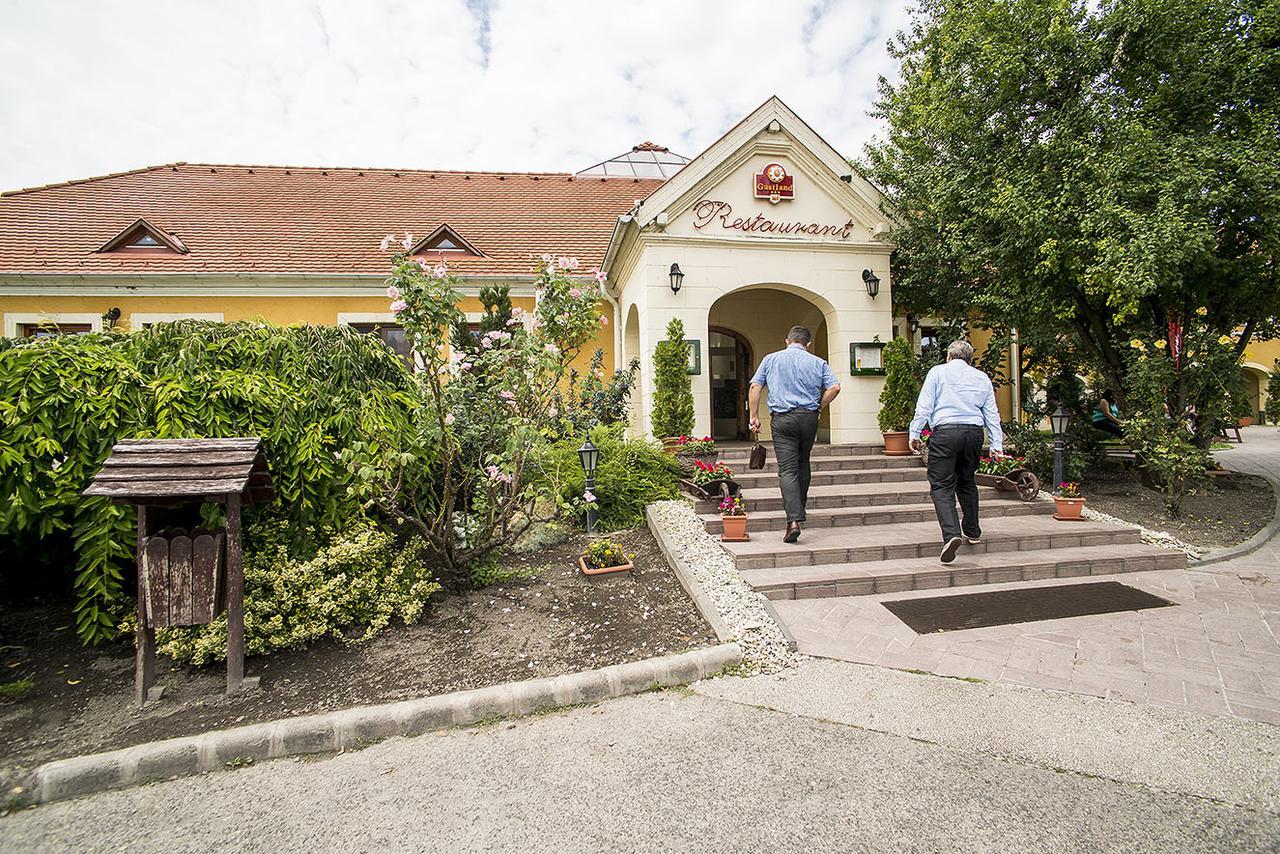 Gastland M0 Hotel & Conference Center Szigetszentmiklos Ngoại thất bức ảnh