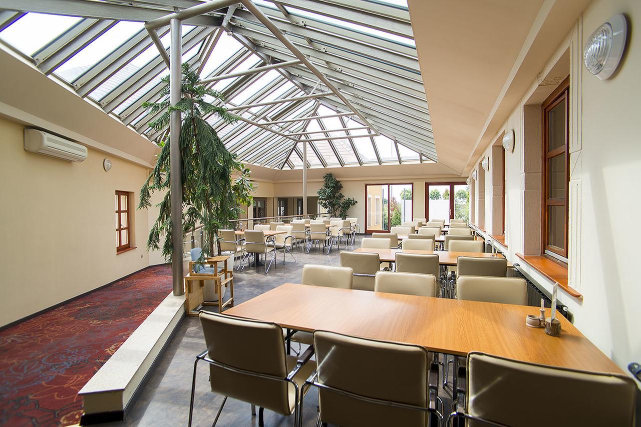 Gastland M0 Hotel & Conference Center Szigetszentmiklos Ngoại thất bức ảnh
