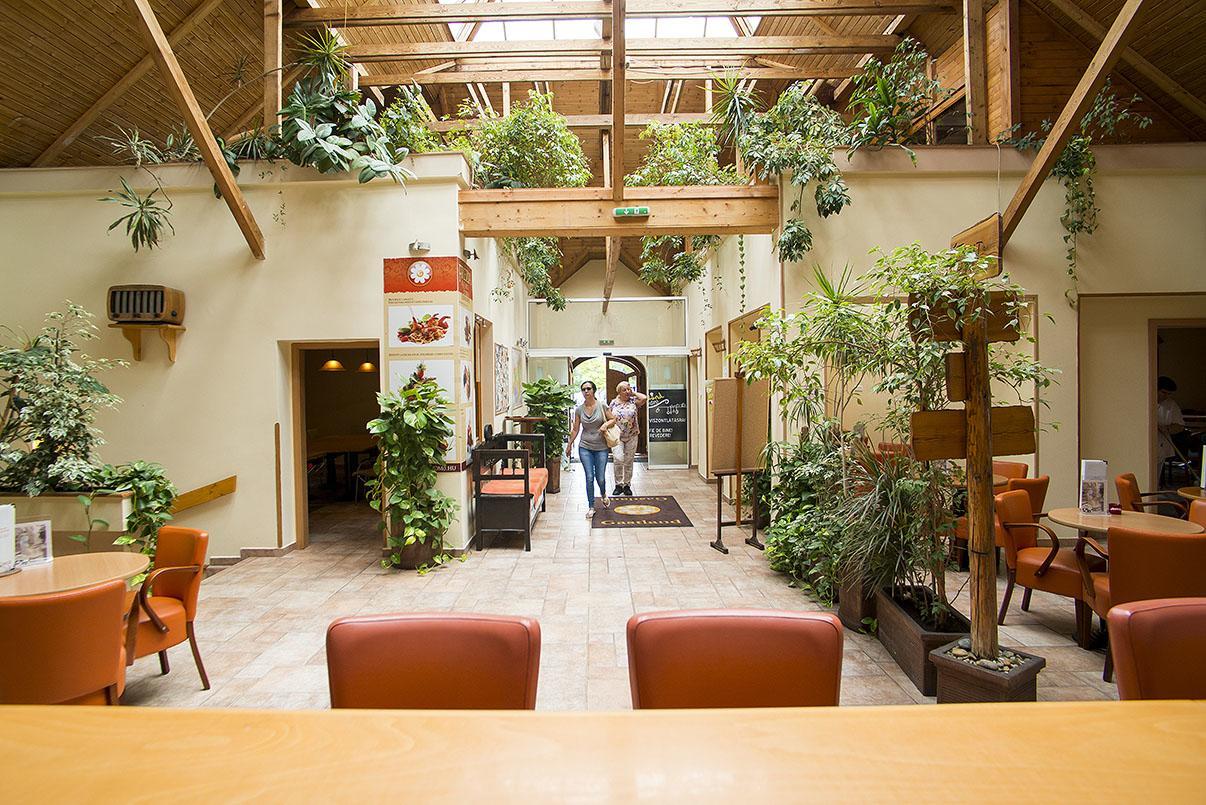 Gastland M0 Hotel & Conference Center Szigetszentmiklos Ngoại thất bức ảnh